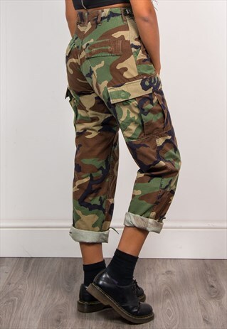 90'S VINTAGE ARMY GRUNGE GREEN CAMO PATTERN TROUSERS