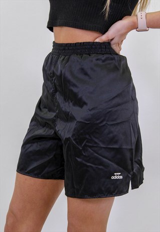 VINTAGE ADIDAS SPORTS SHORT SHORTS IN BLACK