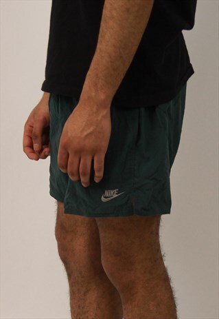 VINTAGE NIKE SHORTS