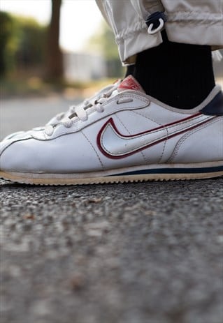 VINTAGE 1999 NIKE CORTEZ LEATHER TRAINERS IN WHITE