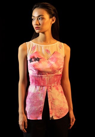 SLEEVELESS EMBROIDERED TOP IN PRINT
