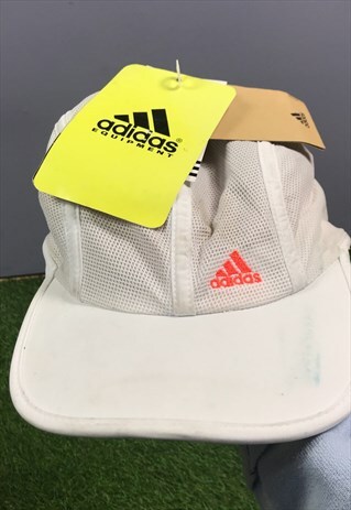 VINTAGE ADIDAS EQUIPMENT RUNNING HAT IN WHITE WITH EMBROIDER