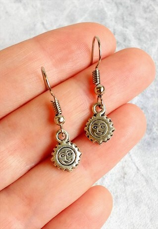MINI SMILEY SUN EARRINGS