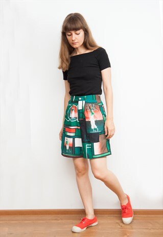 HIGH WAISTED SHORTS WITH GOLF PLAYERS PRINT