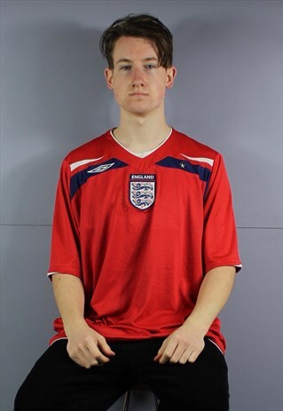 VINTAGE UMBRO ENGLAND FOOTBALL SHIRT IN RED WITH EMBROIDERED