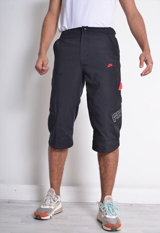 VINTAGE NIKE 3/4 SHORTS BLACK