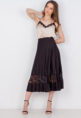 MIDI SKIRT WITH BUTTONS AND LACE DETAILS