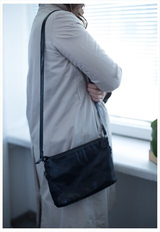 VINTAGE BLACK SNAKE SKIN LOOKS CROSS BODY BAG