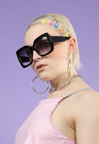 OVERSIZE BLACK SUNGLASSES WITH OMBRE LENSES