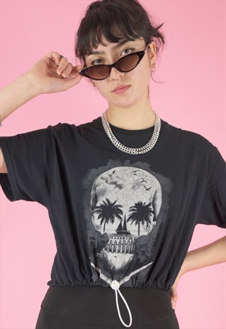 VINTAGE 90S REWORKED CROP TOP IN BLACK WITH SKULL PRINT