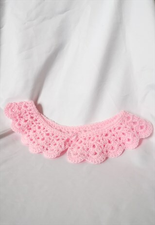 KNITTED CROCHET COLLAR IN GRAPEFRUIT PINK