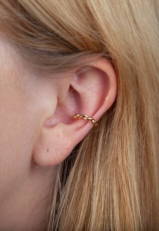 GOLD SINGLE TWISTED EAR CUFF
