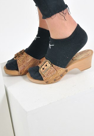 VINTAGE SANDALS