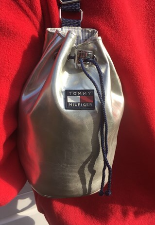 WOMEN'S VINTAGE 90S SILVER TOMMY HILFIGER BAG DUFFLE BAG