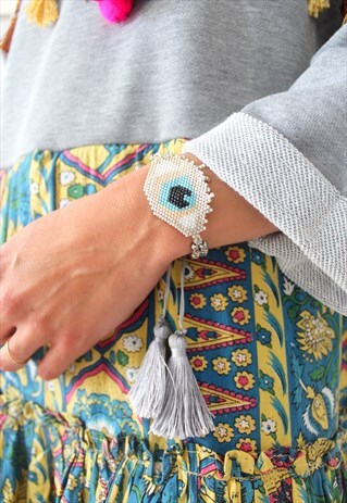 BRACELET SHAPED EYE BEADS WITH POMPOMS