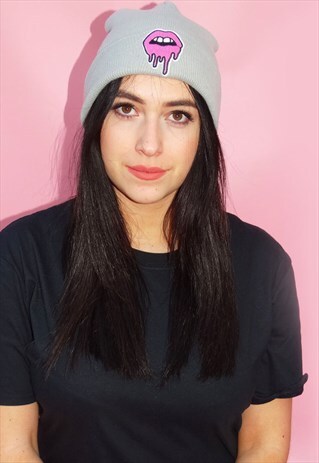 GREY DRIP LIP BEANIE HAT
