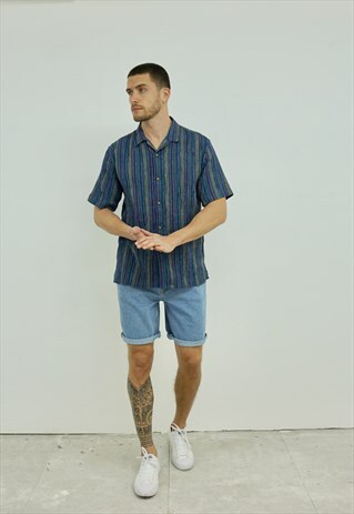 DENIM SHORTS IN LIGHT WASH