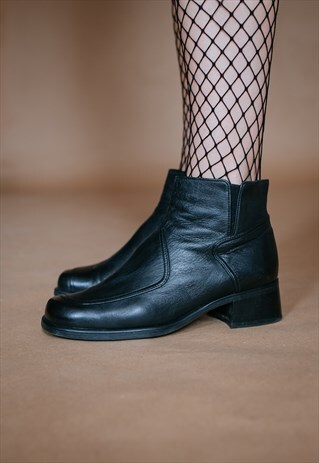 VINTAGE 90S BLACK ANKLE BOOTS
