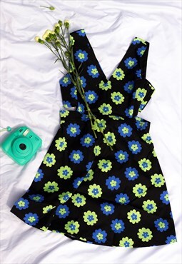 Side Cut Out Bold Floral Print Mini Dress