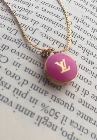 LOUIS VUITTON PENDANT NECKLACE FUCSIA