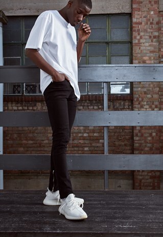 BLACK DISTRESSED JEANS - SKINNY FIT