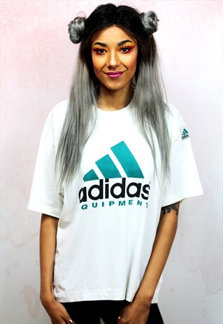 1990S VINTAGE BRANDED WHITE AND GREEN SPORTS T-SHIRT
