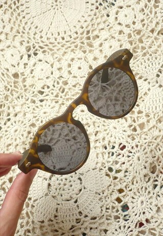VINTAGE INSPIRED TORTOISESHELL KEYHOLE SUNGLASSES