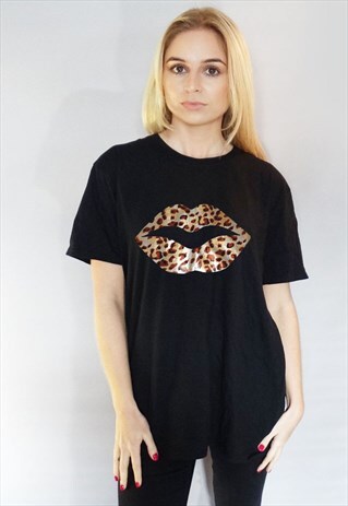 BLACK TSHIRT WITH SILVER HOLOGRAPHIC LEOPARD LIPS
