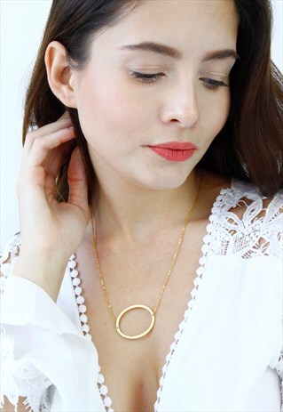 GOLD LETTER 'O' MONOGRAM CHAIN NECKLACE