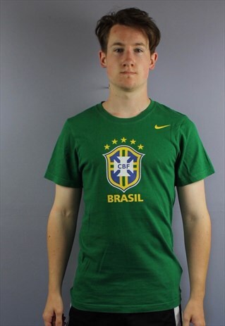 VINTAGE NIKE T SHIRT IN GREEN WITH PRINTED LOGOS. SIZE S. RE