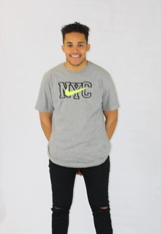 VINTAGE NIKE T SHIRT