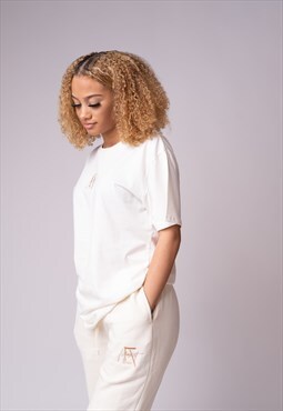 Short sleeved T-shirt in Cream with embroidered signature 