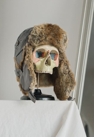VINTAGE Y2KS GRUNGE FAUX FUR AVIATOR HAT IN SILVER/GREY