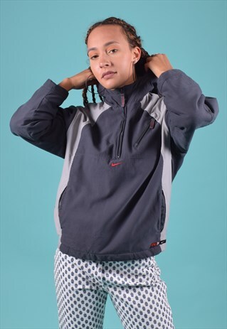 VINTAGE NIKE GREY AND BLACK HOODED JACKET