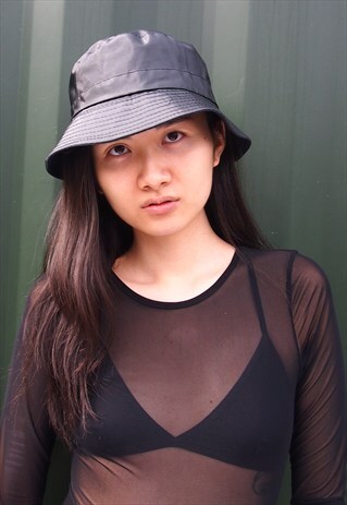 BLACK MINIMAL BUCKET HAT
