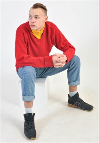VINTAGE TOMMY HILFIGER V NECK JUMPER IN RED