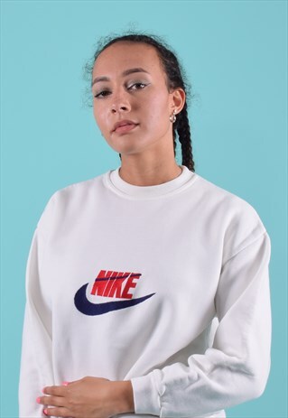 WHITE NIKE EMBROIDERED SWEATSHIRT WITH RED LOGO
