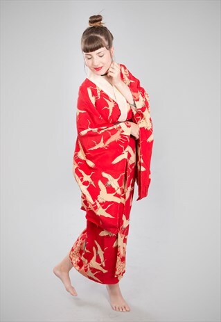 VINTAGE JAPANESE KIMONO JUBAN KONOTORI IN RED