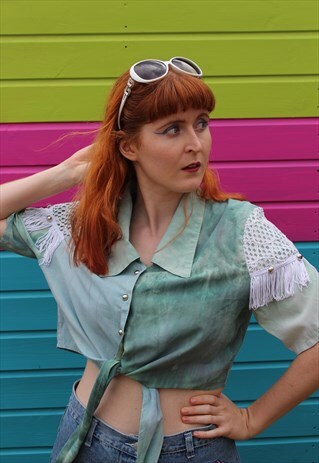 VINTAGE 80S GREEN OMBRE TIE DYE TASSEL TIE FRONT CROP TOP
