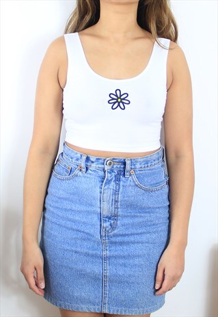 CUTE MINI DAISY FLOWER CROP TOP IN WHITE