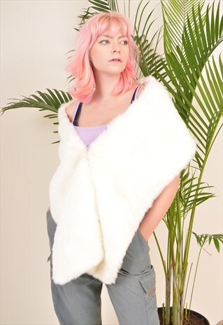 Y2K FAUX FUR SHAWL SCARF IN CREAM