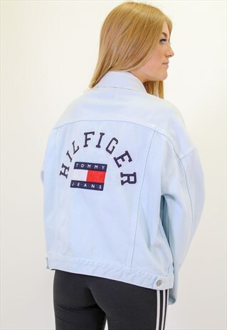 VINTAGE TOMMY HILFIGER EMBROIDERED LOGO BLUE DENIM JACKET