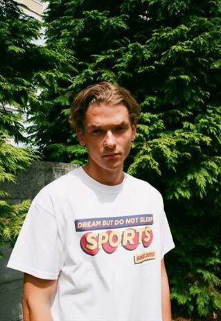 WHITE T-SHIRT WITH PRINTED DREAM SPORTS DESIGN