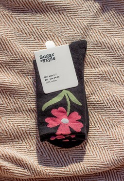 Black Flower Illustrated Ankle Top Socks