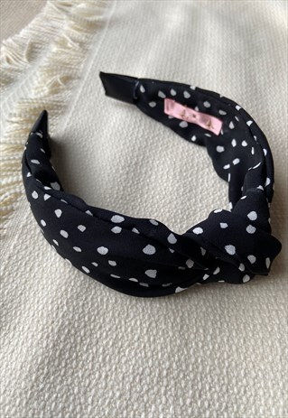 KNOT HEADBAND IN BLACK POLKA DOT