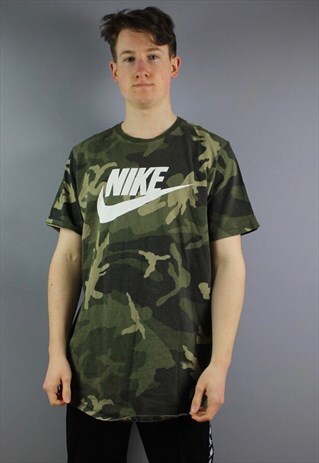 VINTAGE NIKE T-SHIRT IN CAMO WITH PRINTING