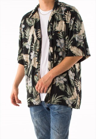 VINTAGE BLACK FLORAL HAWAII SHIRT