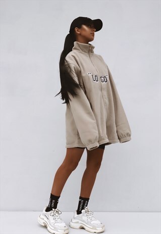 OVERSIZED EMBROIDERED "LOGO" FLEECE IN BEIGE