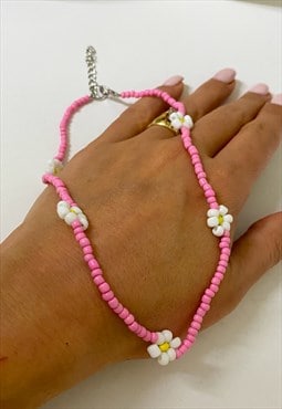 Daisy Beaded Choker Necklace in Pink
