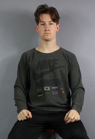VINTAGE NIKE INTERNATIONAL SWEATSHIRT IN GREY WITH PRINTED L